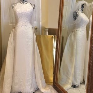 Wedding Dress with detachable train! 👰🏻